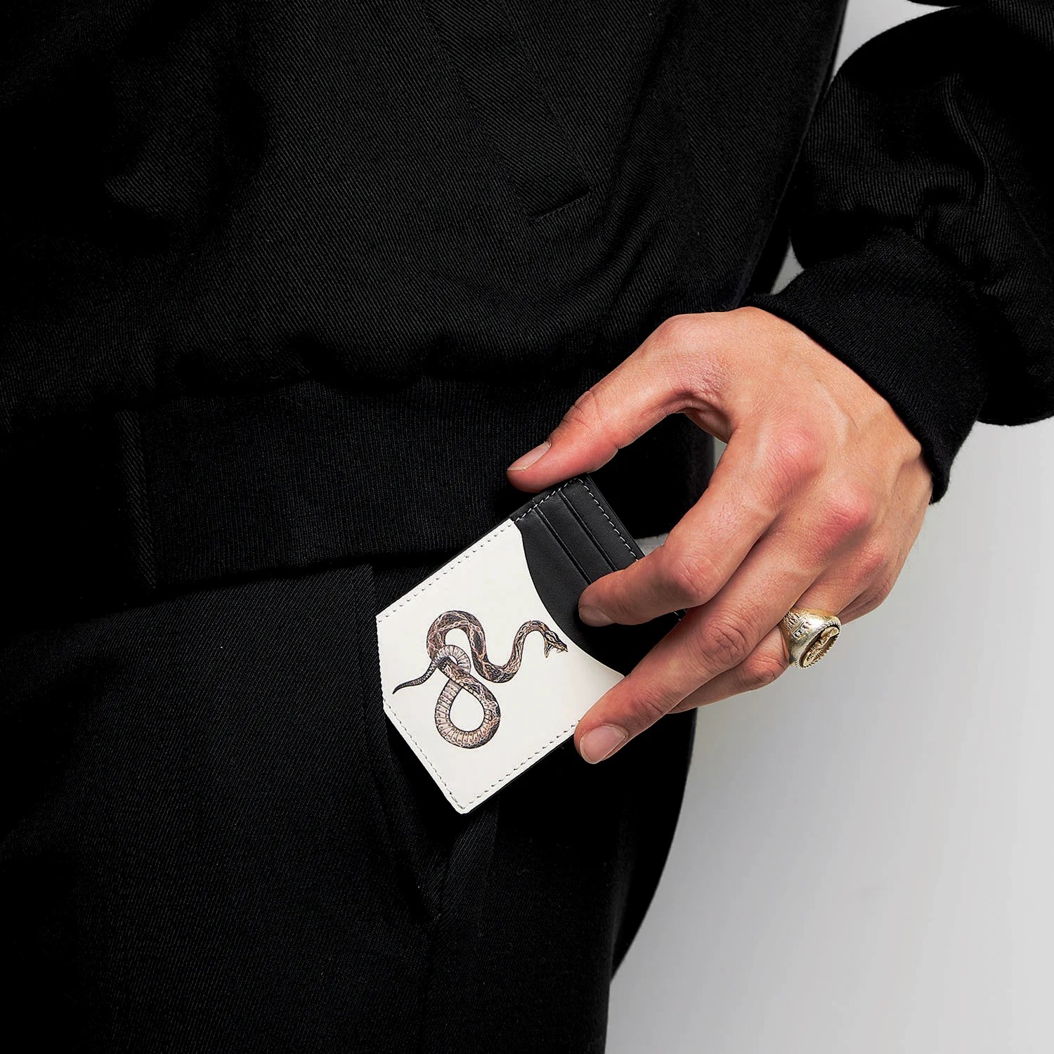 Dean Snake Card Holder - Image 4